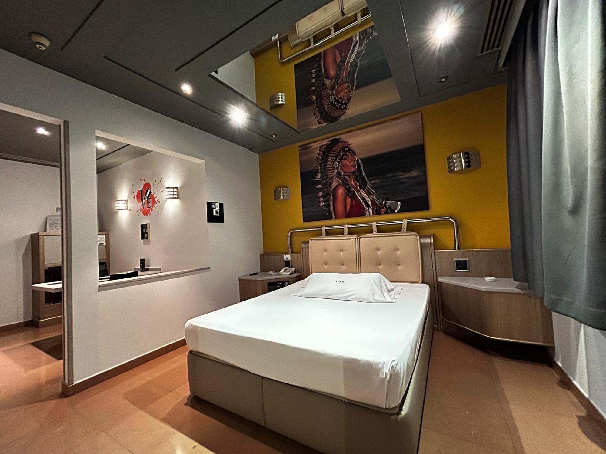 Zouk Hotel (Adults Only) Alcalá de Henares Kültér fotó