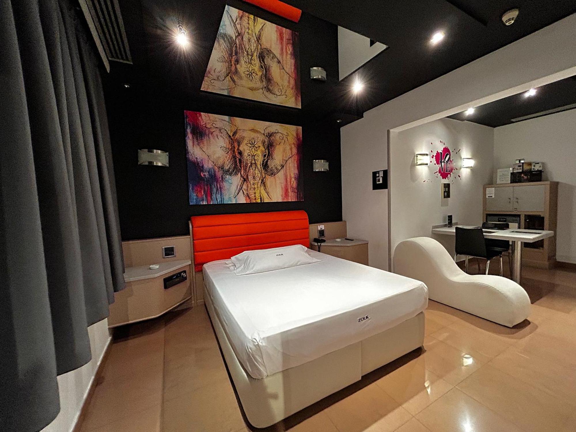 Zouk Hotel (Adults Only) Alcalá de Henares Kültér fotó
