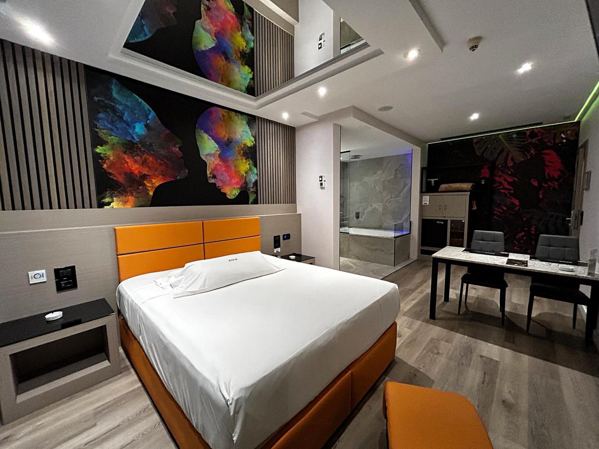 Zouk Hotel (Adults Only) Alcalá de Henares Kültér fotó