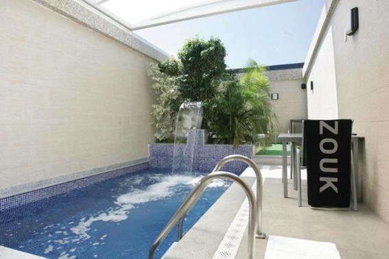 Zouk Hotel (Adults Only) Alcalá de Henares Kültér fotó
