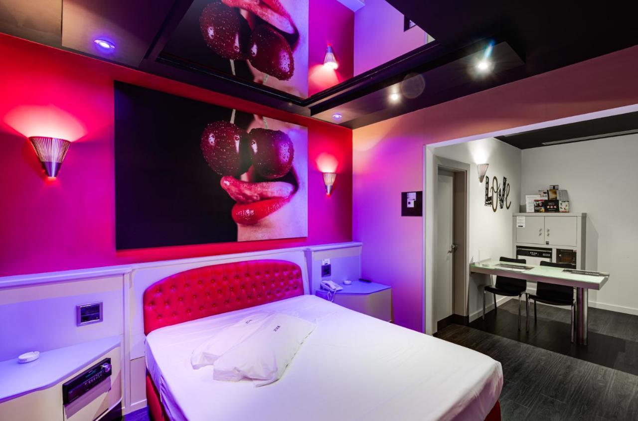 Zouk Hotel (Adults Only) Alcalá de Henares Kültér fotó
