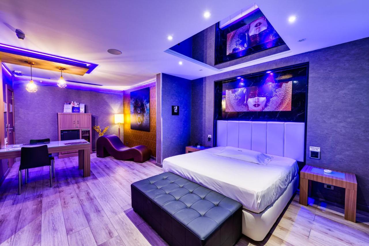 Zouk Hotel (Adults Only) Alcalá de Henares Kültér fotó